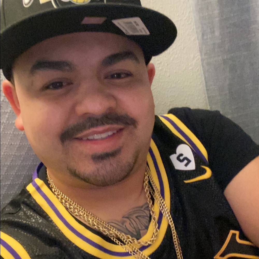 Meet your Posher, Carlos